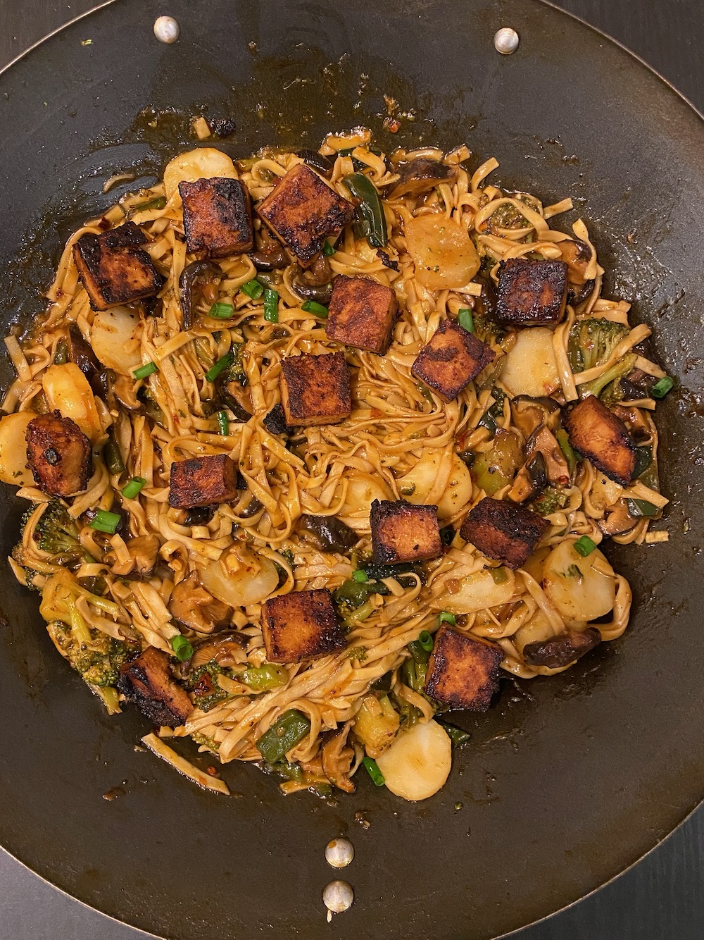 Your tofu garlic lo mein is ready to eat.